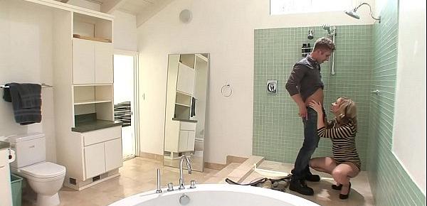 Slut Gets DPed In Shower 3some